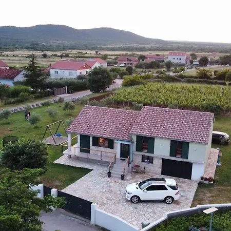 Kuca Za Odmor Neli